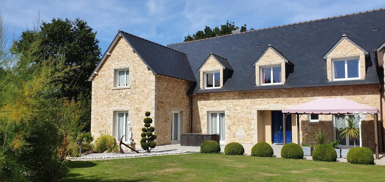 Les Centauris Bed & Breakfast Pléguien Exterior photo